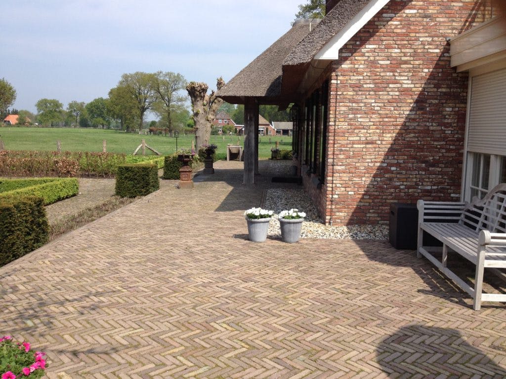 erfbestrating-laten-aanleggen